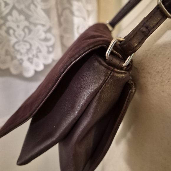 Christian Siriano Burgandy Faux Suede Shoulder Bag w/Adjustable Strap - Picture 3 of 9